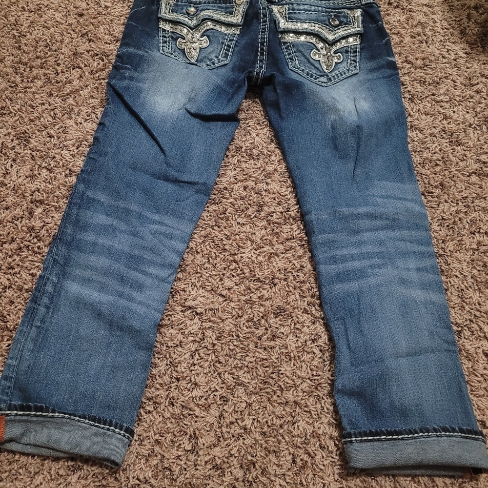 Rock Revival, 27, capris